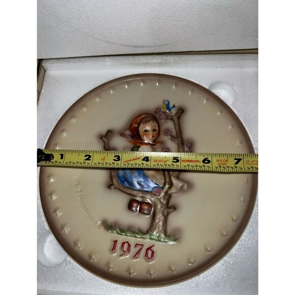 Goebel M.J. Hummel 1976 Annual Plate - Picture 11 of 12